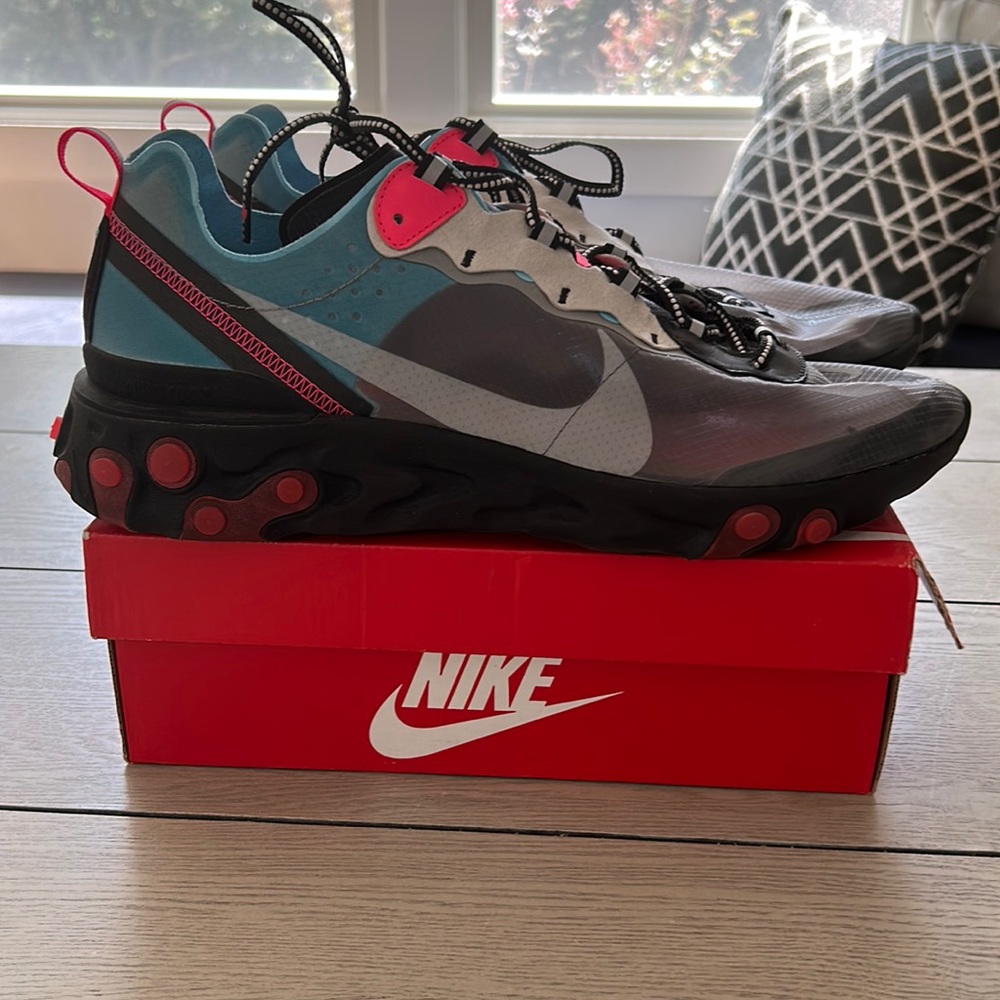 Nike React Element ‘87 in Solar Red